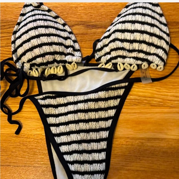 NWOT Striped Black and White Bikini Set size Large - Picture 2 of 5